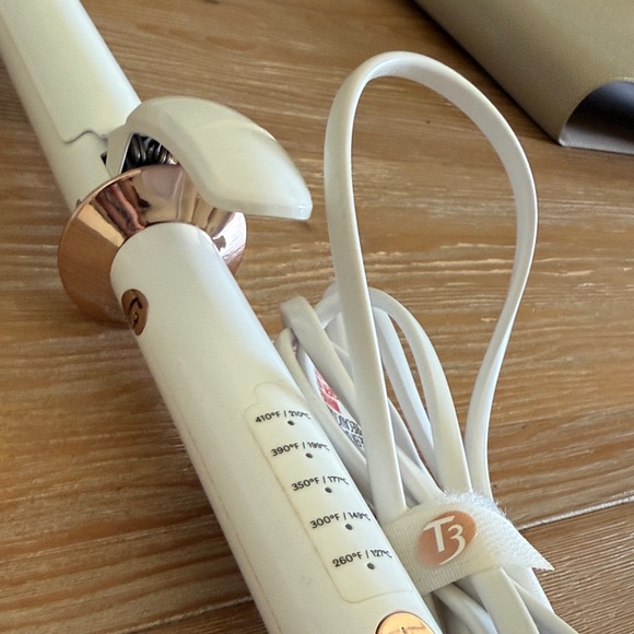 T3 1 1/4” White and Rose Gold Curling Iron - Picture 4 of 6